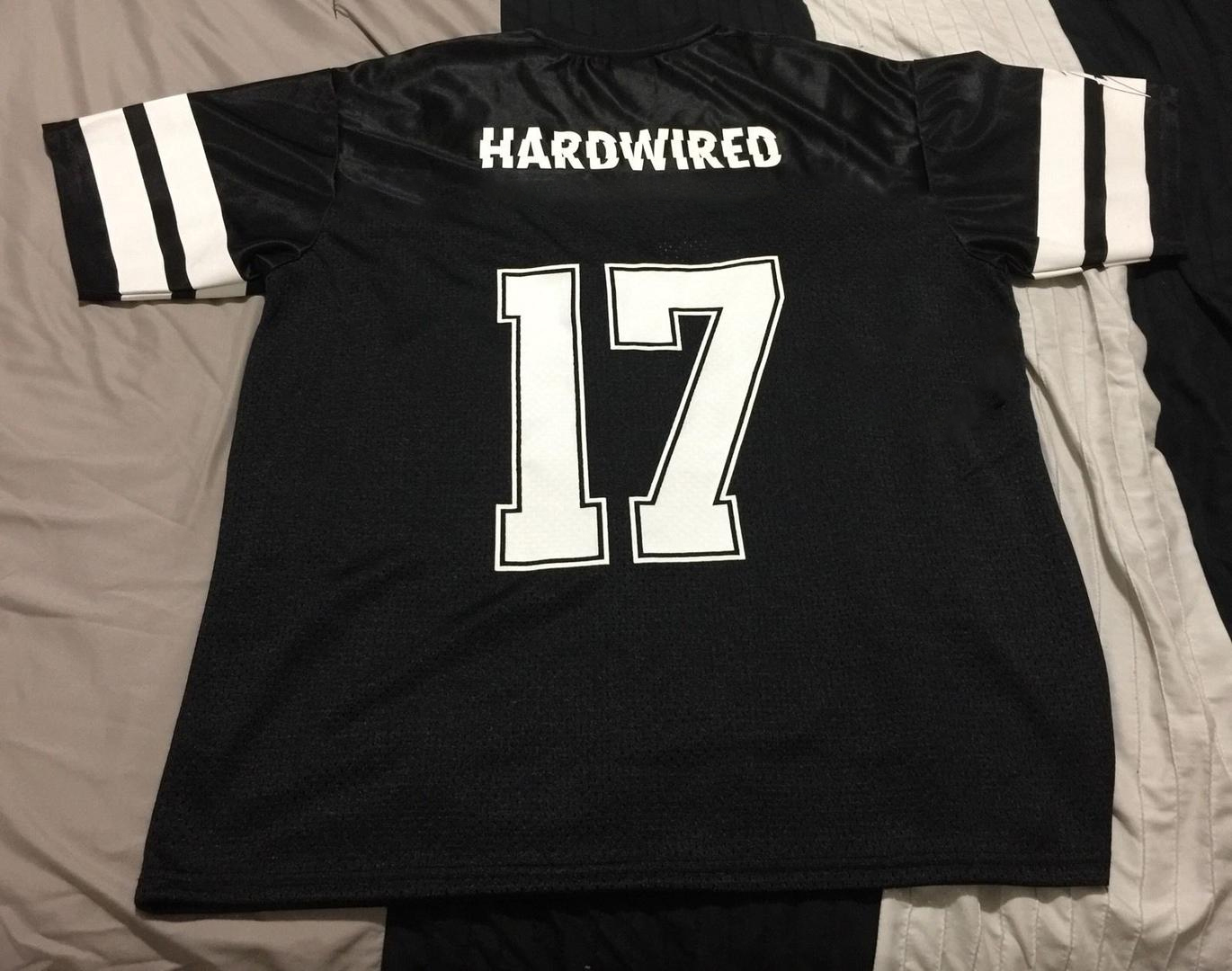 تي شيرت رياضي ميتاليكا هاردواي - مراجعة Sports Equipment Jersey وسعره